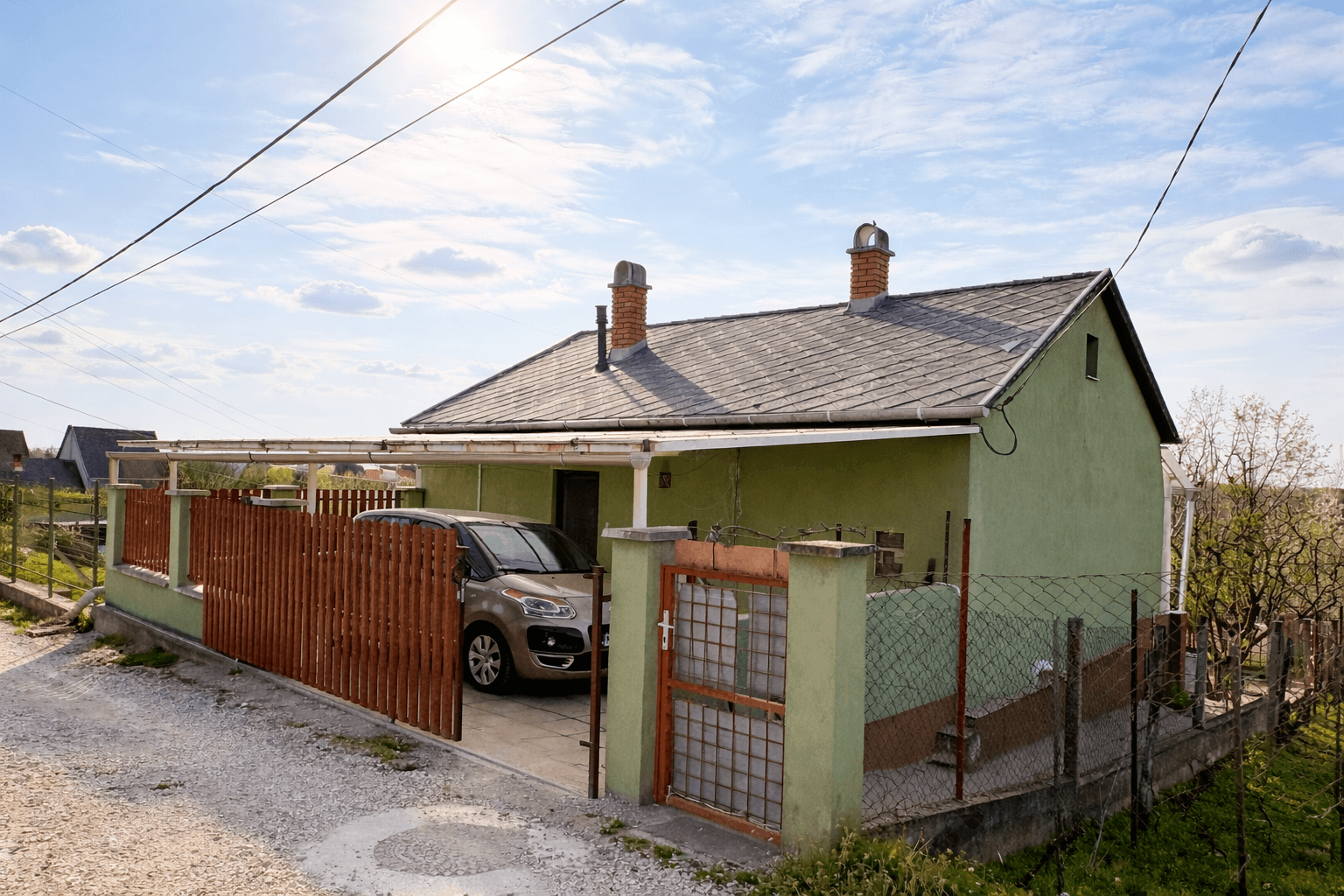 Eladó felújítandó családi ház Dunaalmáson, csendes környezetben!